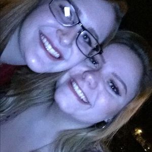 Meet your Posher, Caitlin